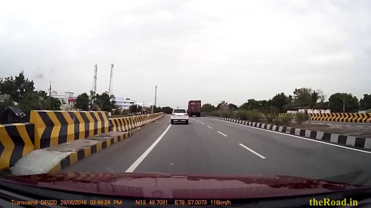 Vitara Brezza racing another Brezza : Clash of the Titans - Full Length