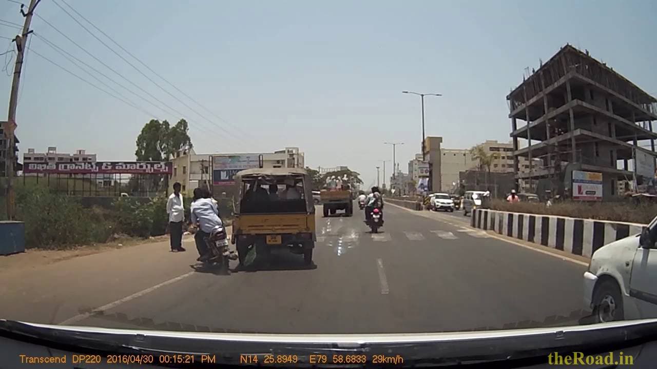 Excellent Bike Control | Escaped from a sure accident